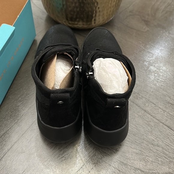 Bzees Kick Back Women's Machine Washable Boots - Picture 9 of 13